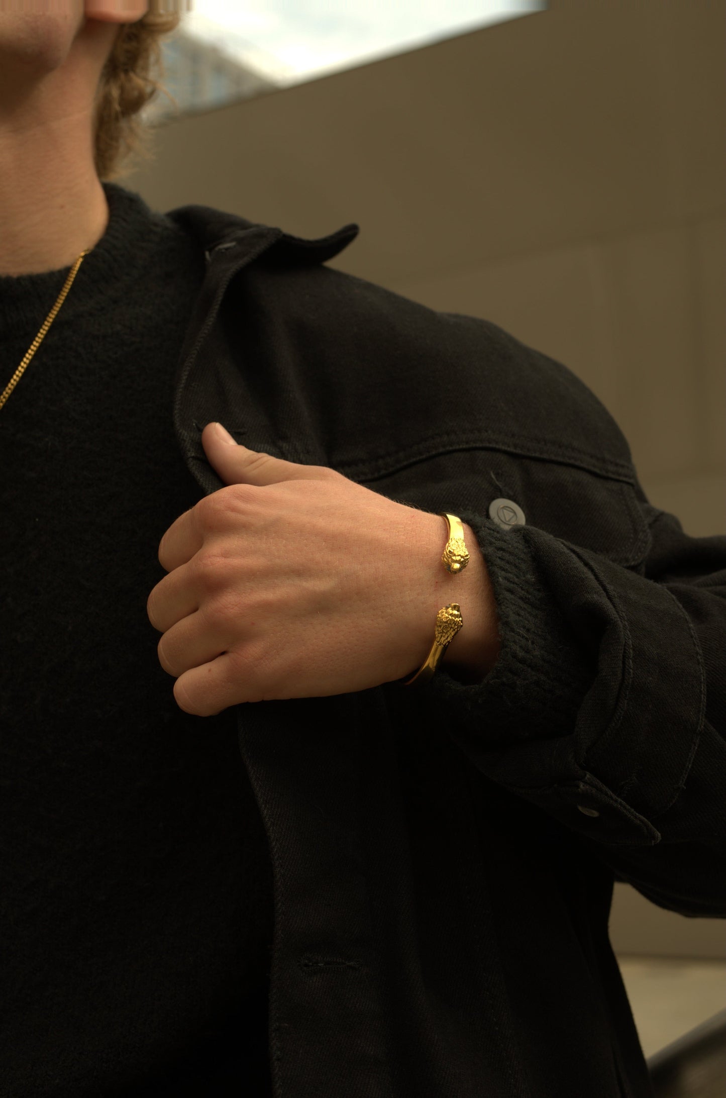 Lucent Bangle - black