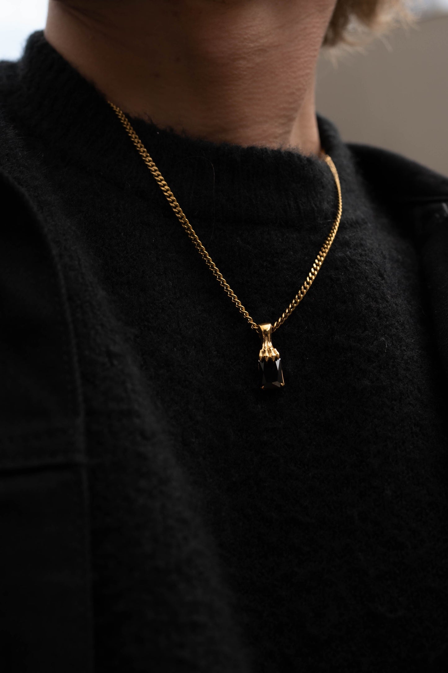 Claw necklace - black