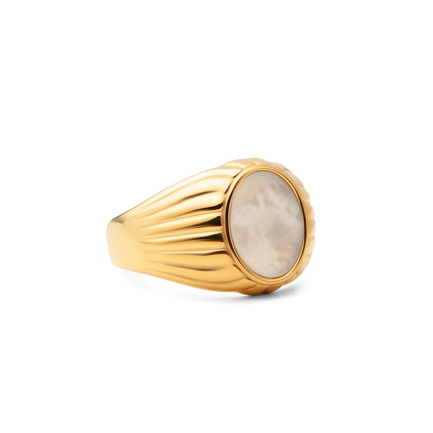 Oval pearl ring